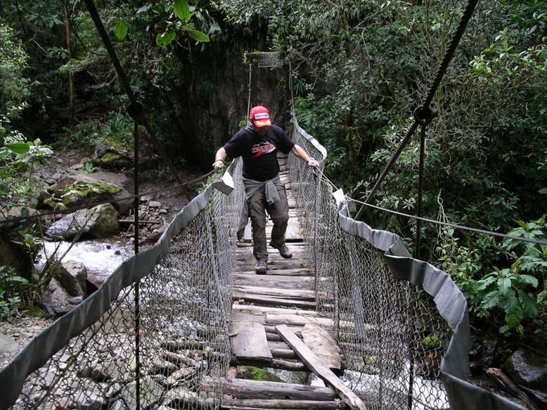 vidal a ver donde pisas porque esta lleno de cocodrilos. Ojo al puente